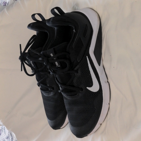 Women's Nike Legend Essential Running Shoe - Picture 3 of 8